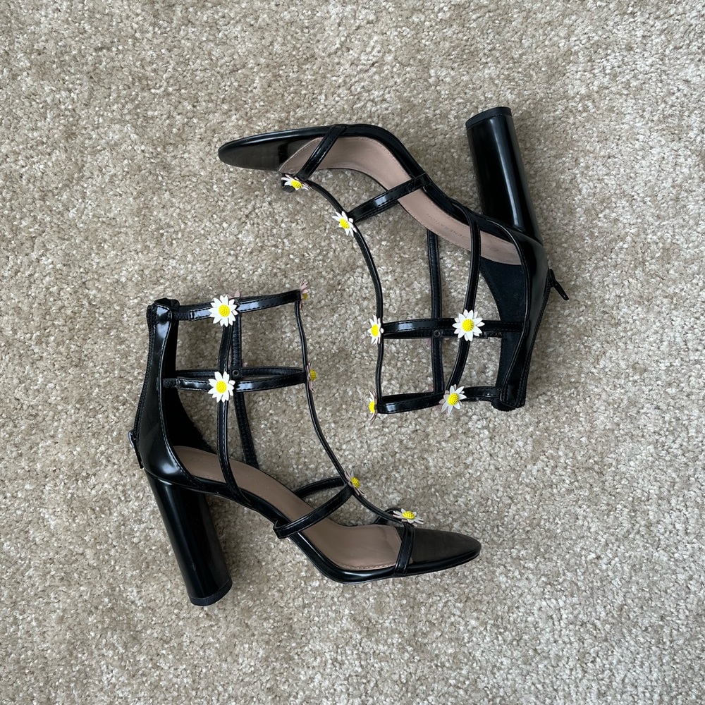 BCBGeneration Strappy Sandals Black Size 6 - Picture 5 of 8